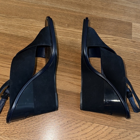 Tory Burch navy blue shoes - Picture 5 of 6